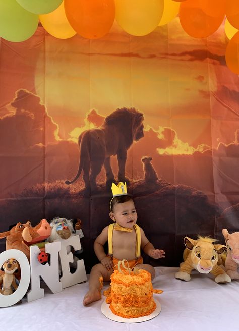 Lion King theme smash cake photos Lion King 1st Birthday, Lion King First Birthday, Cake Lion, Lion King Party Decorations, Lion King Birthday Party, First Birthday Outfit Boy, Lion King Birthday Party Ideas, 1st Birthday Outfit Boy, Lion King Theme