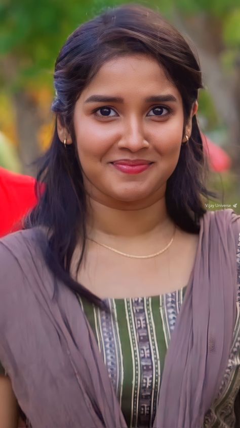 Bollywood Actress Without Makeup, Anikha Surendran, Status Photo, Regina Cassandra, Indian Natural Beauty, Saree Navel, Big Nose, Malayalam Actress, African Girl