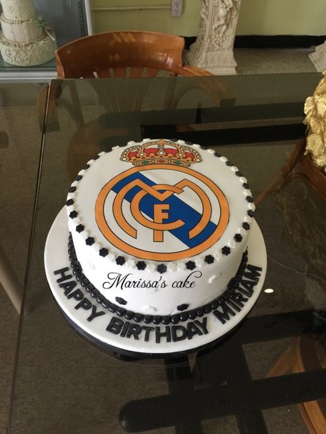 Real Madrid birthday cake. Visit us Facebook.com/marissascake or www.marissascake Real Madrid Cake Ideas, Pastel Real Madrid, Real Madrid Birthday Cake, Real Madrid Birthday, Real Madrid Cake, Cake Designs For Boy, Pool Party Cakes, Real Madrid Logo, Pastel Cakes