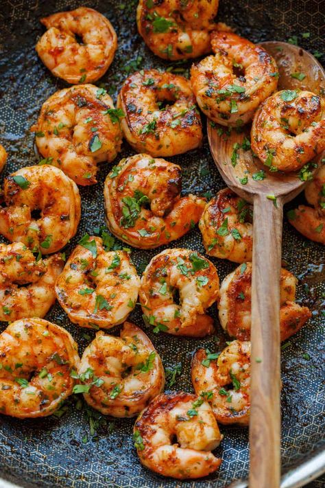 Cilantro Lime Shrimp Recipe Cilantro Lime Shrimp Tacos, Cilantro Shrimp, Lime Shrimp Recipes, Cajun Shrimp Recipes, Seafood Pizza, Creamy Shrimp Pasta, Cilantro Lime Shrimp, Grilled Shrimp Recipes, Lime Shrimp