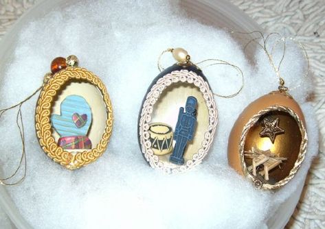 Christmas Eggs, Diy Xmas Ornaments, Homemade Christmas Ornaments, Blown Eggs, Egg Christmas, Egg Ornaments, Nativity Crafts, Christmas Handmade, Egg Art