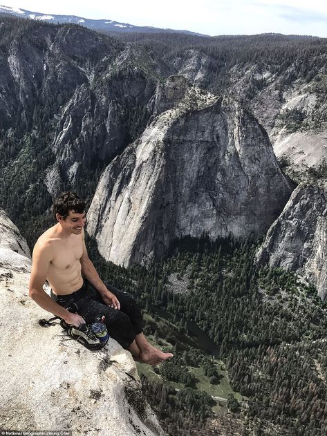 Viewers stunned by rock climbing documentary calling it 'the scariest thing they've ever watched' | Daily Mail Online Rock Climbing Aesthetic, Yosemite Climbing, Climbing Aesthetic, Club Pics, Hothouse Flower, Solo Climbing, Alex Honnold, Rock Climbing Outfit, Rock Climbing Workout