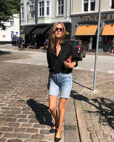 How to Wear Denim Bermuda Shorts — Cecilie Moosgaard Nielsen spring or summer outfit idea with a black button-down shirt, wallet clutch bag, and black ballet flats Bermuda Shorts Outfit Street Styles, Denim Bermuda Shorts Outfit, Cecilie Moosgaard, Bermuda Shorts Outfit, Long Jean Shorts, Looks Jeans, Denim Inspiration, Stylish Summer Outfits, Spring Shorts