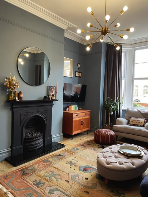 Traditional Sitting Room, Edwardian Terrace, Victorian Lounge, Terrace Lounge, Terrace Living Room, Navy Living Rooms, Victorian Living Room, Classy Living Room, Cosy Living Room