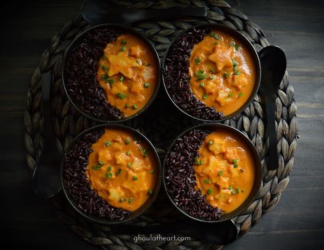 Harvest Moon Curry Food Witch Aesthetic, Practical Magic Food, Spooky Season Recipes, Moon Food Ideas, Goth Recipes, Witchy Dinner Party, Mabon Food, Dark Desserts, Vegetable Desserts