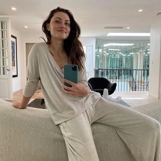 Phoebe Tonkin Style, Danielle Campbell, Vogue Beauty, Phoebe Tonkin, High End Products, Brown Skirts, Victoria Secret Fashion, Victoria Secret Fashion Show, Silky Hair