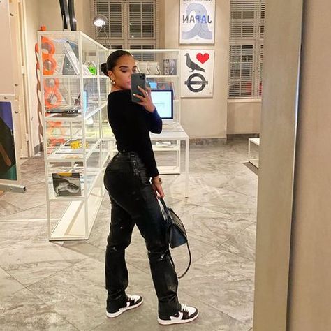 Street Shoes Women, Cute All Black Outfits Casual, Jordan Outfit Black Women, Jordan 1 Fits, Black Outfit Black Women, Outfits With Jordans, Jordan Outfits Womens, Outfit Jordan, Mode Shoes