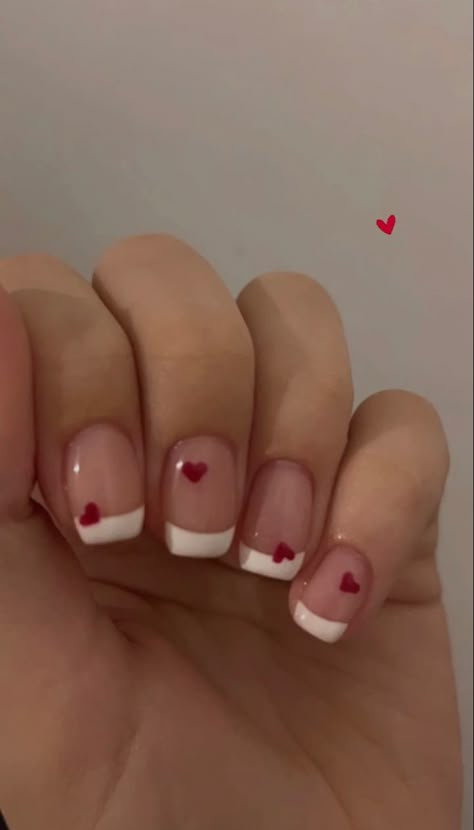 Simple Nail Ideas Short Acrylic, Easy Beginner Valentines Nails, Easy Valentine's Nails, Easy At Home Valentines Nails, Short Normal Nail Designs, At Home Valentines Nails, Short Nail Ideas Christmas Simple, Cute Easy Short Nail Designs, Nail Designs Valentines Natural