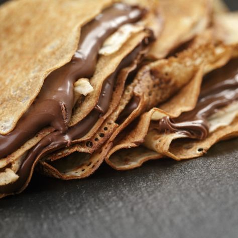 Crepes Nutella Crepes Nutella, French Crepe Recipe, Snack Sani, Nutella Crepes, Chocolate Crepes, Sweet Crepes, French Crepes, Healthy Recipes Easy Snacks, Nutella Recipes