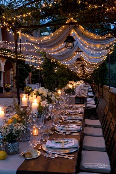 Outdoor At Home Wedding, Intimate Wedding Dinner Ideas, Wedding In The Garden Decoration, Wedding In Garden Decoration, Dusk Wedding Ceremony, Garden Wedding Dinner, Wedding In Garden, Wedding Indoor Decoration, Wedding Decorations Garden