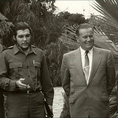 Ernesto Che Guevara on Instagram: “Che Guevara e Tito.” Fidel Castro Che Guevara, Croatian History, Josip Broz Tito, Che Guevara Images, Vladimir Lenin, Ernesto Che Guevara, Mao Zedong, Ernesto Che, Soviet Art