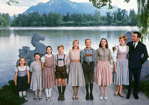 Kym Karath, Debbie Turner, Angela Cartwright, Duane Chase, Heather Menzies, Nicholas Hammond, and Charmian Carr, with Andrews and Plummer, on location in 1964. From MPTVImages.com Georg Von Trapp, Sound Of Music Costumes, Sound Of Music Tour, Sound Of Music Movie, Circus Characters, 3 Tv, Christopher Plummer, The Sound Of Music, Movie Time