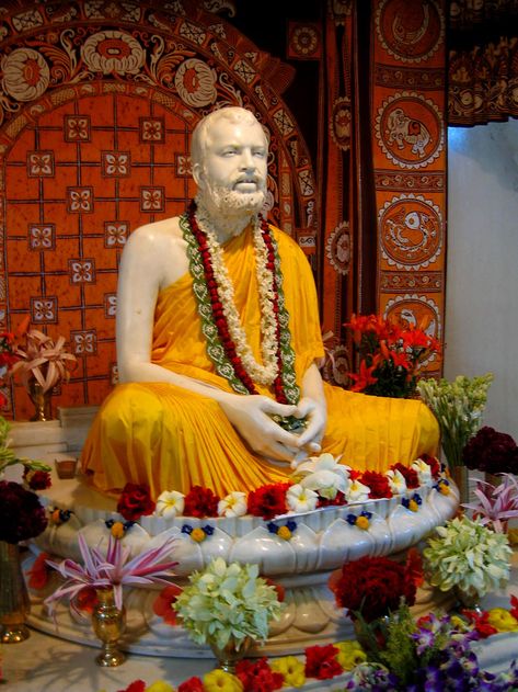 The marble statue of Ramakrishna at Belur Math, the headquarters of the Ramakrishna Mission Ramakrishna Paramahamsa, Belur Math, Sri Ramakrishna, Victoria Memorial, Indian Legends, Saints Of India, Stefan Zweig, Lord Murugan, Hermann Hesse