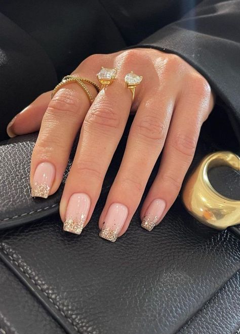 Glitter French nail ideas Nail Aesthetics, Acrylic Nails Nude, New Years Nail Art, Short Press On Nails, Gold Glitter Nails, New Year's Nails, Stick On Nails, Girls Nails, French Tip Nails