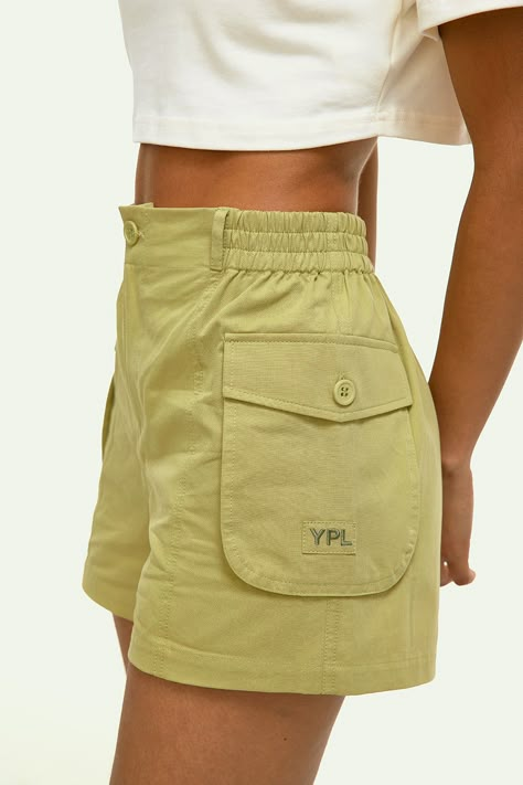 YPL Workwear Shorts are made of blended material for a lightweight, breathable feel. The drapey loose fit and pieced large pocket design give you comfort and convenience. Perfect for everyday wear and professional tasks. Professional Sporty Outfits, Workwear Shorts, Athleisure Women, Work Shorts, Ropa Diy, Lightweight Shorts, Outdoor Outfit, Look Cool, Pocket Design