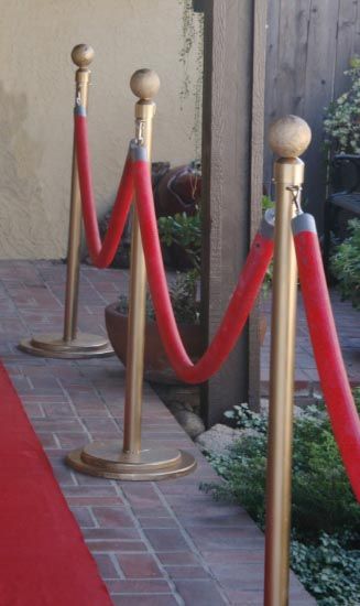 15 Fabulous Oscar Party Ideas - Entertaining Diva @ From House To Home Deco Theme Cinema, Hollywood Gala, Deco Cinema, Red Carpet Theme, Hollywood Birthday, Hollywood Party Theme, Red Carpet Party, Hollywood Red Carpet, Red Carpet Runner