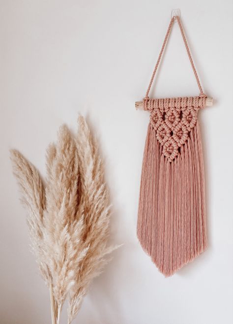 Mini Macrame Wall Hanging Tutorial, Packing Macrame Wall Hanging, Macrame Mini Wall Hanging, Mini Macrame Wall Hanging, Pink And White Macrame Wall Hanging, Small Macrame Wall Hanging, Pola Macrame, Macrame Home Decor, Small Macrame