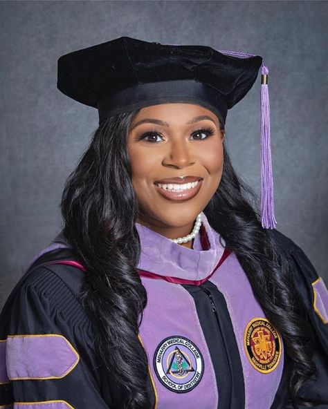 Doctor Of Nursing Practice Graduation, Black Dentist, Graduation Doctor, Doctorate Graduation, Graduation Hairstyles With Cap, Doctor Of Nursing Practice, Doctor Graduation, Psychology Major, Graduation Pics