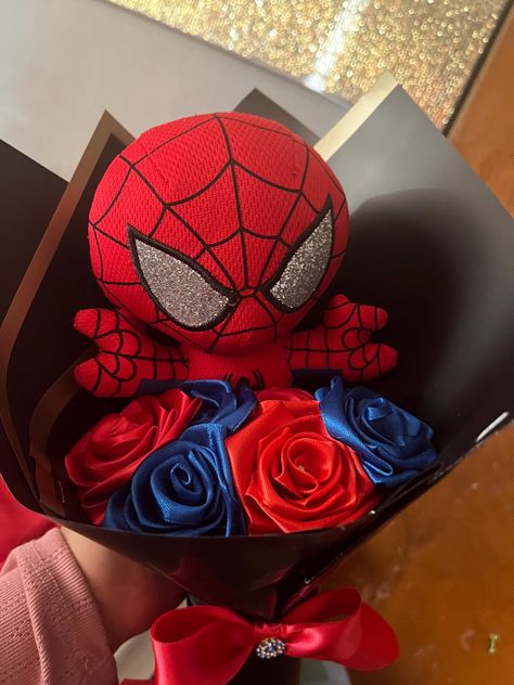 Eternal rose  mini spidey bouquet  Beautiful gift Spider-man Spider-man, Marvel Flower Bouquet, Simple Gifts For Him, Spiderman Gift Basket, Spiderman Gifts For Boyfriend, Spiderman Items, Gifts To Boyfriend, Spiderman Theme Birthday Party, Spiderman Bouquet