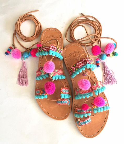 Turquoise Sandals, Shoe Refashion, Sandals Greek, Pom Pom Sandals, Diy Sandals, Look Boho Chic, Tassel Sandals, Tie Up Sandals, Strappy Sandals Flat