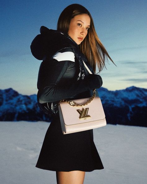 Louis Vuitton Twist Bag Winter 2021 Campaign | Fashion Gone Rogue Eileen Gu, Bag Campaign, Campaign Fashion, Vogue Spain, Winter Chic, Img Models, Iconic Bags, Louis Vuitton Twist, Louis Vuitton Twist Bag