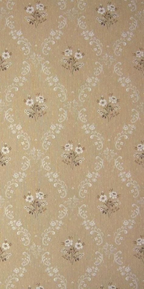 Real paper wallpaper from the 1970s  The wallpaper has a light, rolled up embossing and is of very good quality.  Pretty flowers and flower tendrils decorate this calmly appearing wall decoration.    This wallpaper is made of paper. Our wallpapers are all originals from the 1970s, some even older. No reprints, all real old! The wallpapers are all about 53.5cm wide. The wallpapers are sold per meter. If you put several meters in the shopping cart, you will receive the wallpaper in this length in Vintage Floral Backgrounds, Weather Print, Antique Wallpaper, Victorian Wallpaper, Cream Wallpaper, Motif Vintage, Images Esthétiques, Iphone Wallpaper Vintage, The Wallpaper