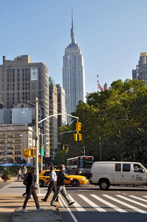 Nyc In The Morning, Morning Commute Aesthetic, New York Sightseeing, Nyc Dream, Kaptan Jack Sparrow, Nyc Baby, Nyc Summer, Morning Commute, Empire State Of Mind