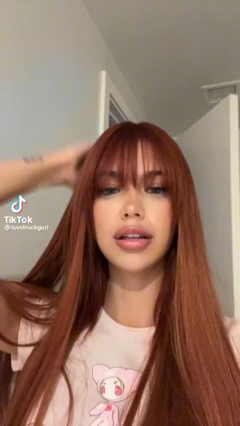 Hair Ideas Ginger, Color Ideas For Hair, Caramel Honey Blonde, Perfect Red Hair, Tiktok Pfp Ideas, Red Hair Ideas, Red Hair With Bangs, Tiktok Pfp, Red Hair Inspo