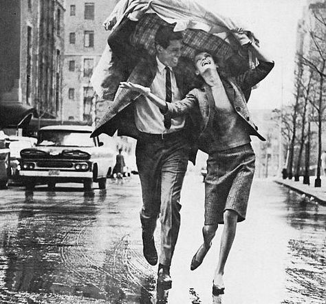 Perspective Base, 1950s Pictures, 1950s Love, Roger Wilkerson, 1950s Photos, Old Fashioned Love, Emotional Moments, Running In The Rain, Fotografi Vintage