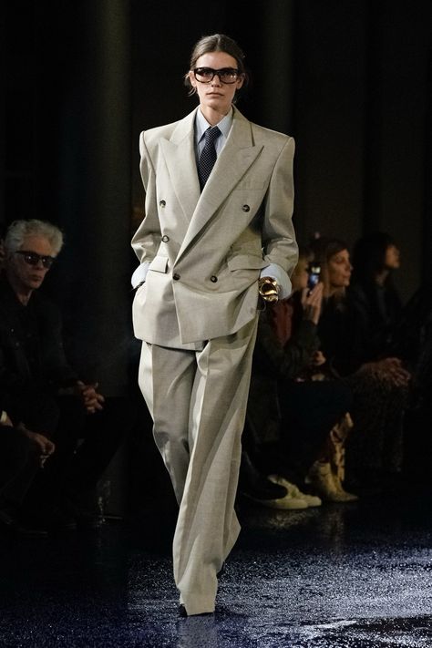 Saint Laurent Spring 2025 Ready-to-Wear
https://www.vogue.com/fashion-shows/spring-2025-ready-to-wear/saint-laurent/slideshow/collection#9 Aryton Senna, Menswear Women, High Fashion Outfits, Woman Suit Fashion, Top Design Fashion, Saint Laurent Paris, Spring Fashion Trends, Fashion People, Suit Fashion