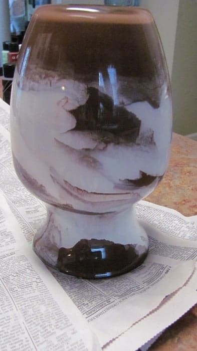 Marble Vase Diy, Painting Vases Diy Ideas, Diy Painted Vases, Rustic Wall Decor Diy, Glass Crafts Diy, Diy Vases, Polish Crafts, Easy Diy Paint, Painted Decor