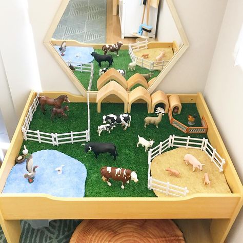 Play Farm Table, Play Farm Diy, Diy Farm Play Table, Farm Animal Set Up, Toddler Room Set Ups Childcare, One Year Old Nursery, Farm Small World Play, Farm Set Up, Farm Play Table