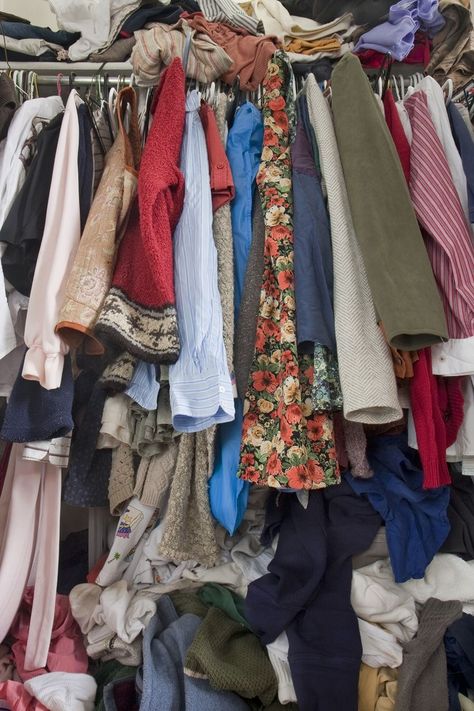 10 Steps to Take the ‘Ugly’ Out of Your Closet Clothes Clutter, Closet Design Plans, Closet Organization Tips, Closets Bedrooms, Organized Spaces, Messy Closet, Small Closet Space, Built In Dresser, Closet Hacks Organizing