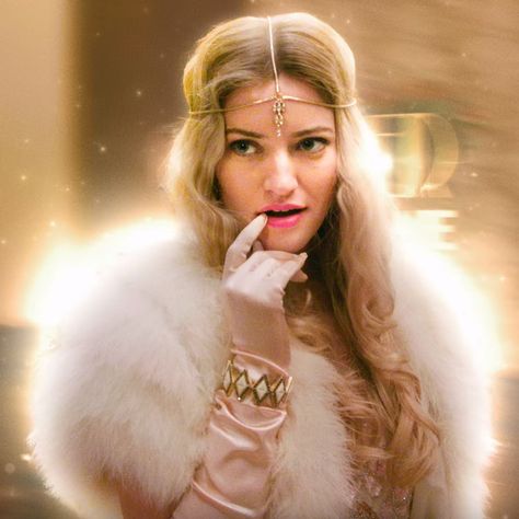 Justine Ezarik in Escape The Night Justine Ezarik, The Gambler, Escape The Night, Reference Photos For Artists, Joey Graceffa, Fan Fiction Stories, Mystery Party, Night Outfits, Season 1