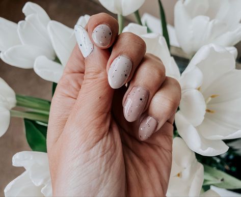 Speckled egg, mini egg nail art for spring or easter Speckled Egg Nails, Mini Egg Nails, Nails For Easter, Egg Nails, Ombre Pattern, Ombré Nails, Speckled Eggs, Mini Egg, Mini Eggs