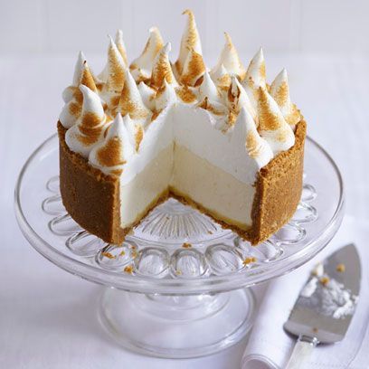 Lemon meringue cheesecake recipe Piped Meringue, Best Cheesecake Recipes, Lemon Meringue Pie Easy, Ultimate Cheesecake, Meringue Cheesecake, Lemon Meringue Cheesecake, Meringue Pie Recipes, Dinner Party Desserts, Best Cheesecake