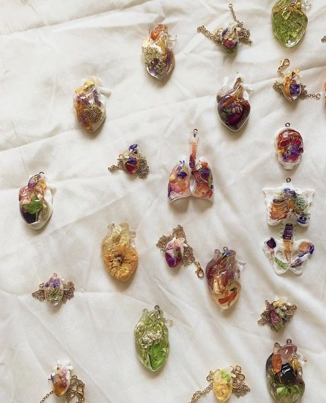 Body Organs, Diy Resin Crafts, Jewelry Inspo, Pretty Jewellery, Piercing Jewelry, Resin Crafts, Cute Jewelry, Resin Art, Pretty Things