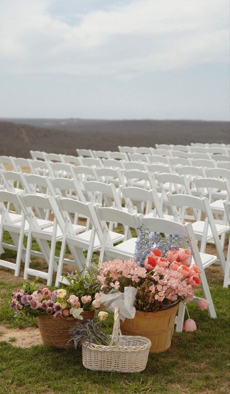 Wedding Floral Basket, Minimal Wedding Aisle Flowers, Flower Basket Ideas Wedding, Dainty Wedding Theme, Baskets With Flowers Wedding, Flowers In Wicker Baskets Wedding, Basket Flower Wedding, Basket Floral Arrangements Wedding, Flowers At Beginning Of Aisle