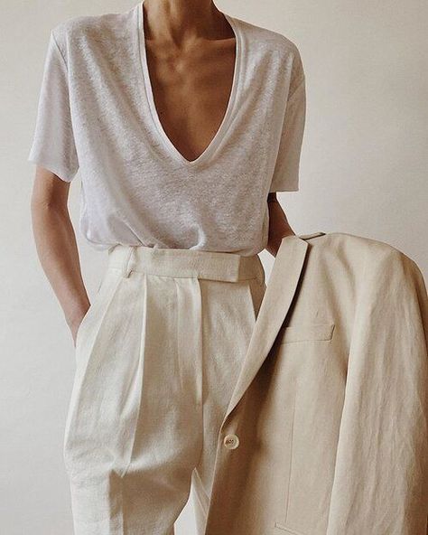 92af93f73faf3cefc129b6bc55a748a9desc52202170ri Oversized White T Shirt, Minimal Stil, Minimalist Moda, Look Zara, Beige Outfit, Winter Mode, Looks Street Style, Mode Inspo, 가을 패션