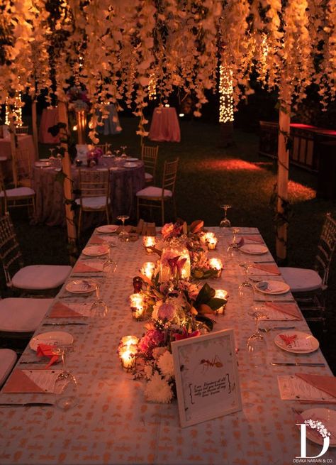 Fairy Lights Dinner Table, Sit Down Dinner Table Decor, Candle Light Dinner Table Decoration, Diwali Dinner Table Decor, Candle Light Dinner Decoration Ideas, Indian Wedding Dinner, Indian Wedding Table Decor, Wedding Altar Candles, Ceiling Decor Ideas