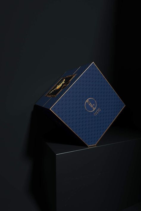 Dark Blue Packaging, Perfume Boxes, Blue Packaging, Boxes Design, Gold Packaging, Luxury Packaging Design, Perfume Box, Cake Boxes, Tea Design