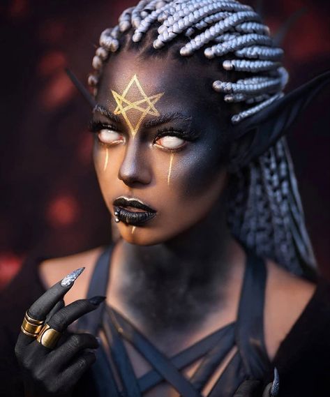 Psychic Makeup Halloween, Witchy Makeup Hooded Eyes, Bog Witch Makeup, Dark Magic Makeup, Silver Witch Makeup, Black And Gold Witch Makeup, Lunar Witch Makeup, Witch Glam Makeup, Demon Witch Makeup