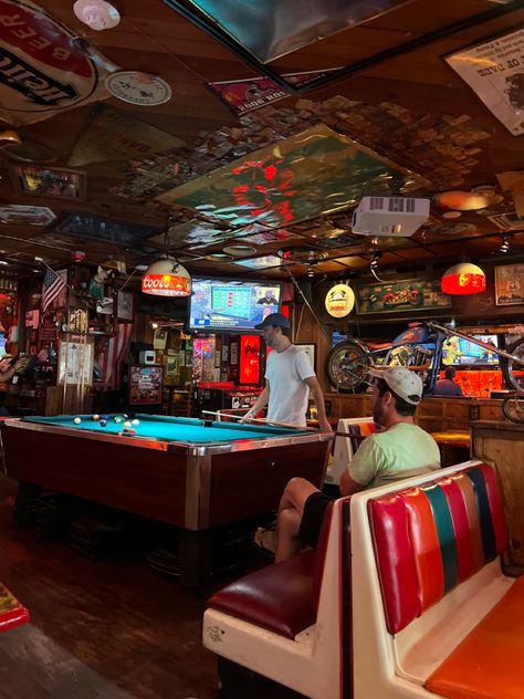 barneys beanery Dive Bar Ideas, Great American Bar Scene, Old Bar Aesthetic, Dive Bar Aesthetic, 60s Bar, Brooklyn Bar, Cowboy Bar, Western Bar, Cowboys Bar