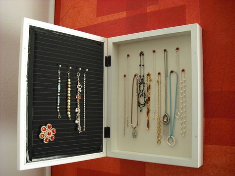 Jewelry Box Picture Frame ∙ How To by Candice C. on Cut Out + Keep Diy Jewelry Organizer Box, Hidden Jewelry Storage, Jewerly Box Diy, Frame Jewelry Organizer, Shadow Box Picture Frames, Box Picture Frames, Jewerly Organizer, Jewelry Storage Diy, Diy Shadow Box