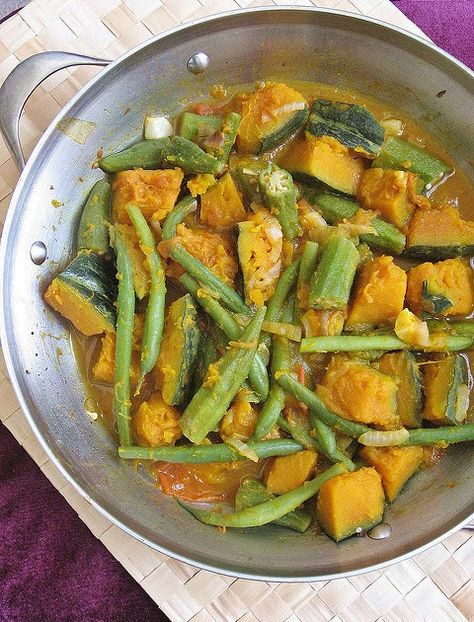 Asian Squash Recipe, Stewed Squash, Butter Squash Recipe, Filipino Vegetable Recipes, Kabocha Squash Recipe, Beans Stew, Green Beans Soup, Singapore Trip, Filipino Dish