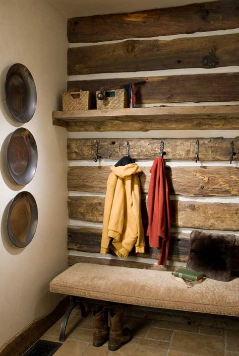 Farmhouse Mudroom, Log Home Living, Mudroom Entryway, Mudroom Decor, Farmhouse Entryway, Deco Originale, Cabin Homes, Cabins In The Woods, Wall Mounted Coat Rack