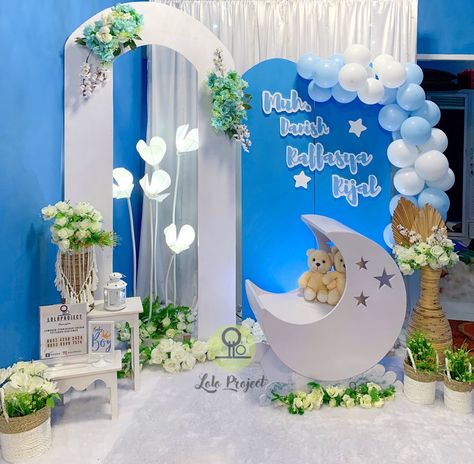 Tasyakuran Aqiqah Decor, Dekorasi Aqiqah Baby Boy, Decor Aqiqah Baby Boy, Backdrop Aqiqah, Stand Foto, Dekor Aqiqah, Gold Wedding Reception Tables, Bridal Party Wine Glasses, Naming Ceremony Decoration