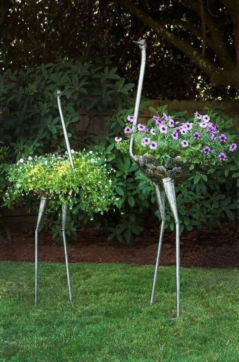 Taman Diy, Jardim Diy, Garden Art Sculptures Diy, Metal Garden Art, Creative Gardening, Garden Art Sculptures, Garden Art Diy, Recycled Metal, A Metal