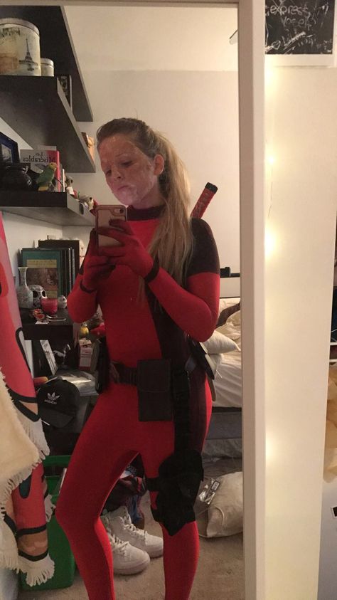 Deadpool costume  @rae_lorranie Deadpool Girl Costume, Girl Deadpool Costume, Deadpool Costume Women, Deadpool Cosplay Girl, Female Deadpool Costume, Deadpool Halloween Costume, Deadpool Halloween, Diy Girls Costumes, Deadpool Costume