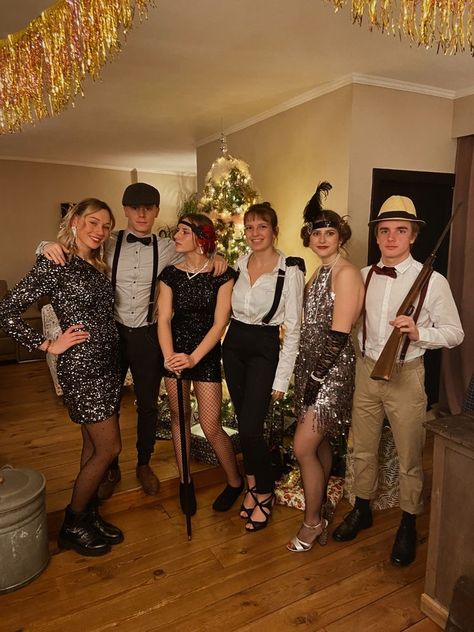 1920 Fancy Dress Women, Gatsby Couple Outfit, The Great Gatsby Women Outfits, Casino Party Costume, 20 Theme Party Roaring 20s Outfit, Poker Theme Party Outfits, 20s Birthday Party Theme Outfit, 1920 Theme Party Outfit Men, 1920s Bday Party